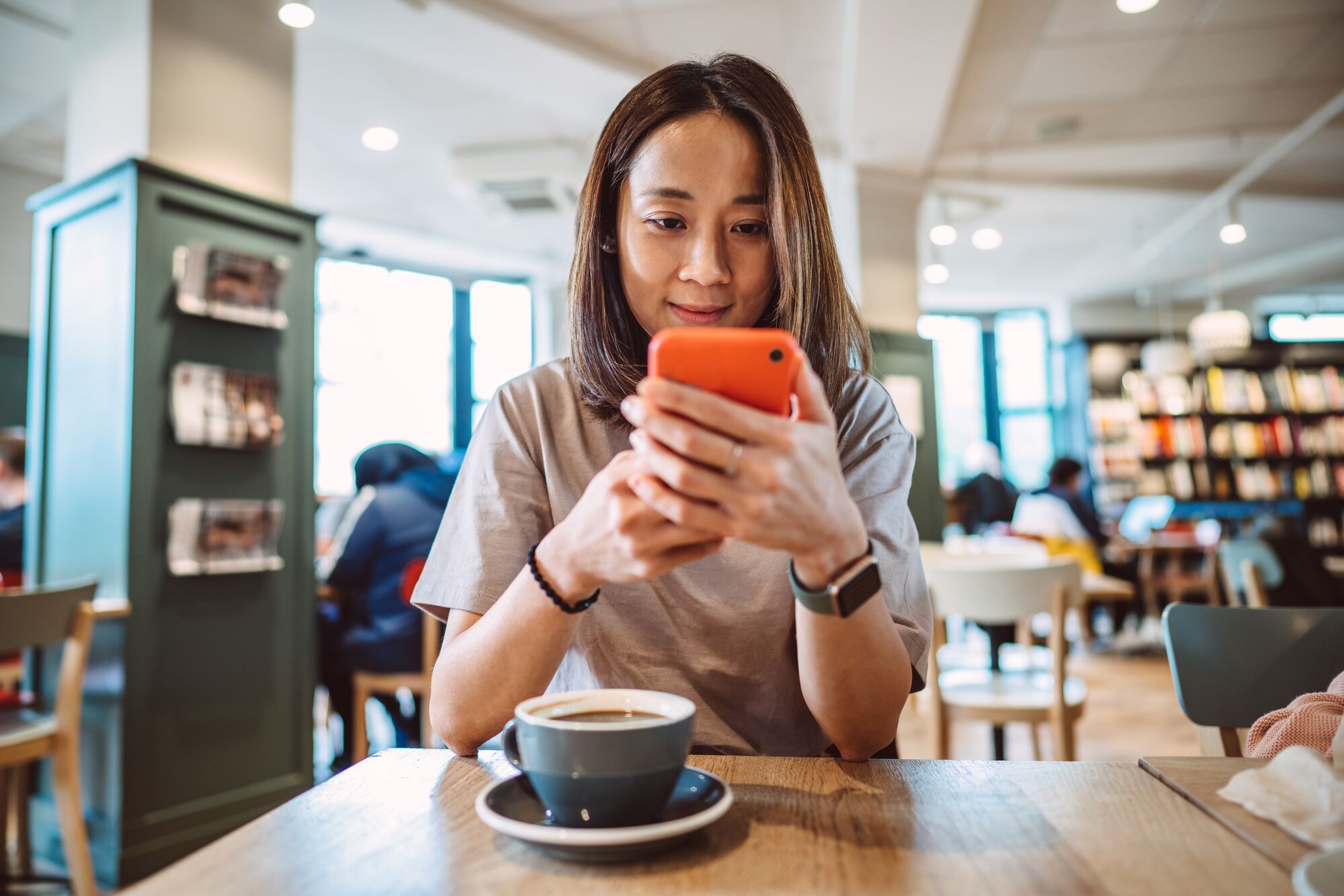 CL-MOBILE-coffee cafe woman-Getty-1387362131
