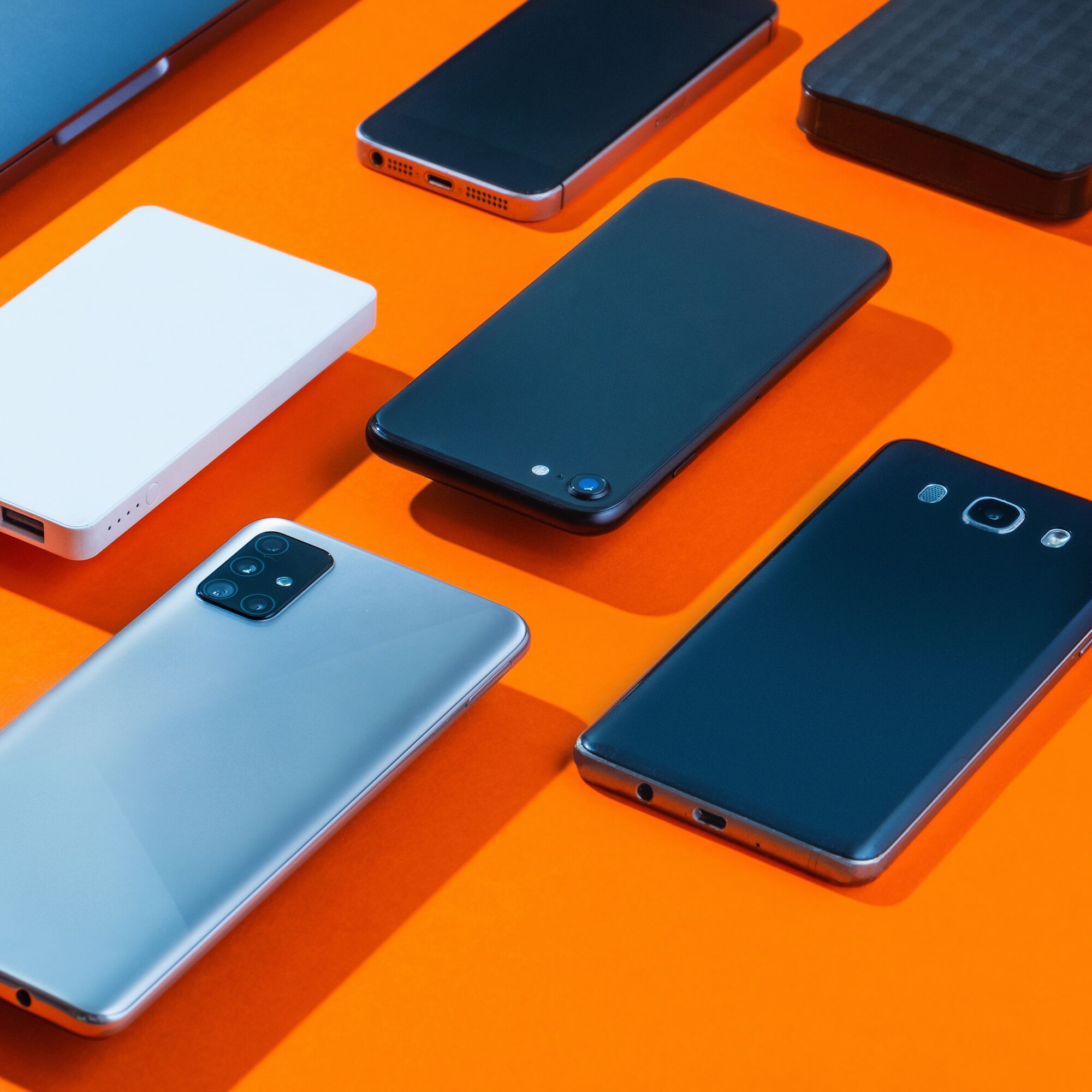 Stocksy_4045945_mobile grid_1x1